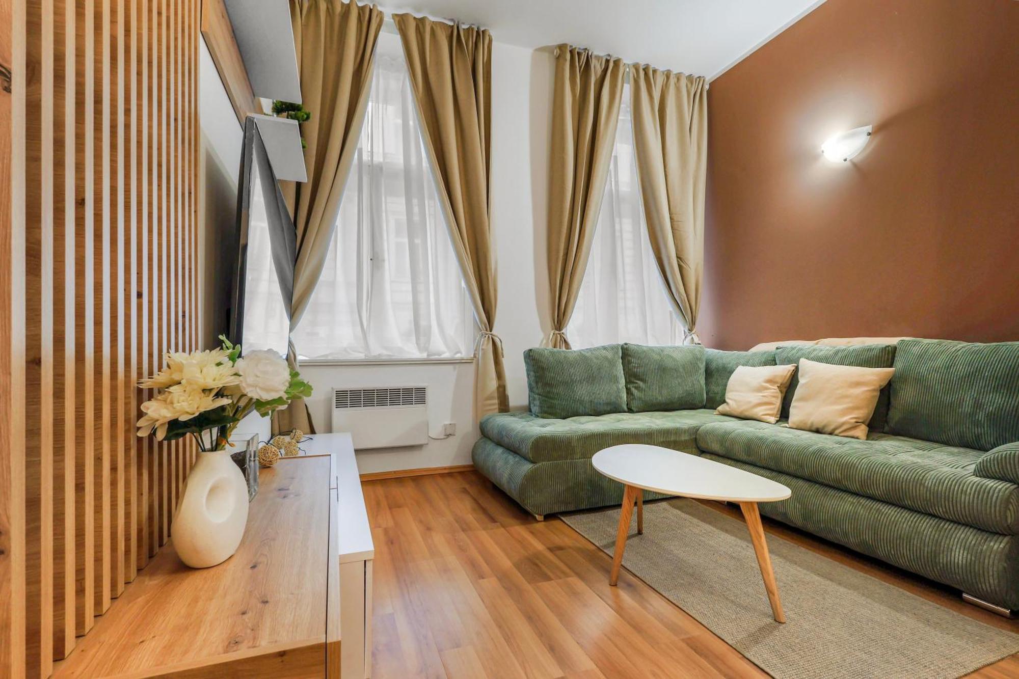 Cozy Near Center - Zizkov Апартаменти